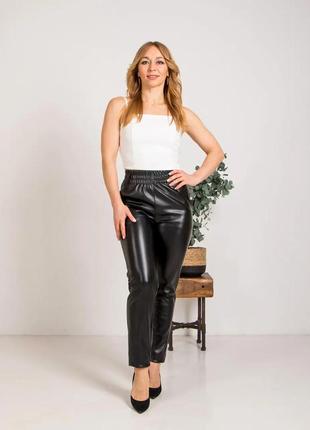 Женские брюки "джейн ",ткань эко-кожа на кашемире, размеры 42,44,46,48,50,52,54 черный2 фото