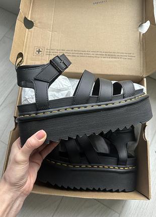 Сандалі dr.martens