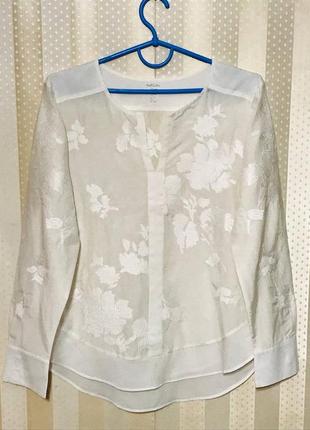 Красивая нежная блуза с вышитыми цветами 30% шелк, 70% хлопок от marc cain.1 фото