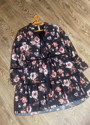 Сукня з гарним принтом