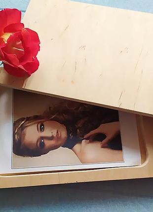 Дерев'яна подарункова коробка для фотографій та флешки