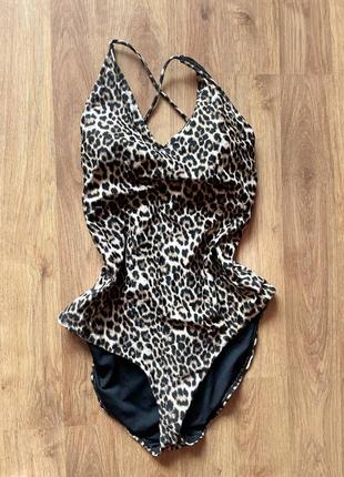 Яркий слитный трендовый леопардовый купальник с красивой спинкой на шнуровке, размер l