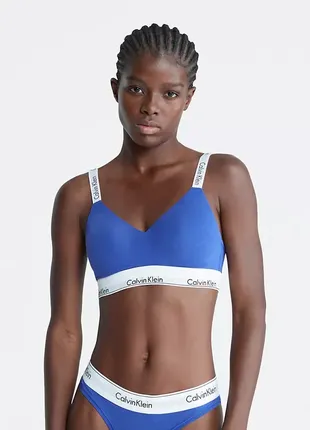 Котоновий бралет на тонкій підкладці в розмірі м від сalvin кlein, оригінал з usa та стрінги