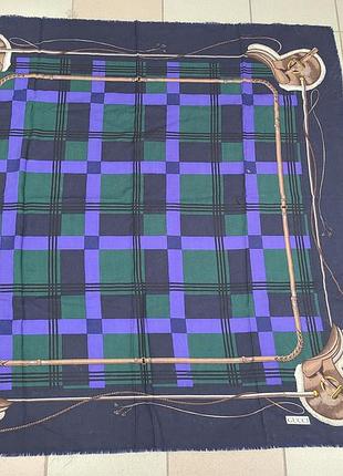 Большой шерстяной платок gucci.