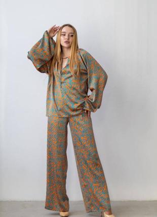 Жіночий костюм