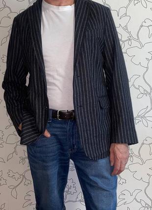 Шерстяной пиджак в полоску,р.л