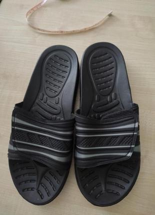 Нові чоловічі шльопанці sneakers розмір 40-41