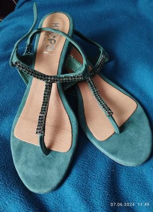 Босоніжки жіночі