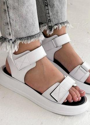 Босоніжки жіночі білі шкіряні