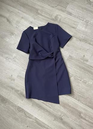 Сукня з асиметричним низом