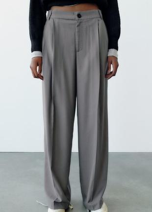 Серые брюки в полоску zara m, l,