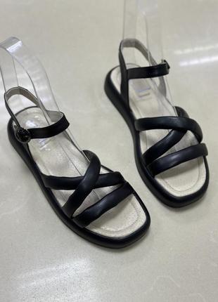 Жіночі шкіряні босоніжки чорного кольору / босоніжки жіночі шкіряні / шкіряні жіночі сандалі