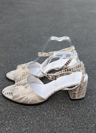 Босоніжки 44 р шкіра питонові рептилія