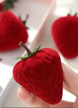 Креативна коробка полуниця 🍓 для обручки.