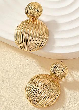Тренд стильні золотисті жіночі сережки кульчики серьги пусети підвіси круглі