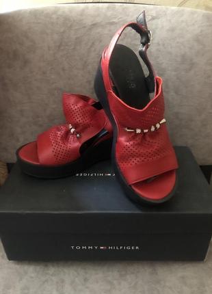 Жіночі босоніжки . турція.