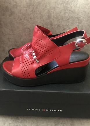 Жіночі босоніжки . турція.