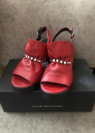 Жіночі босоніжки . турція.