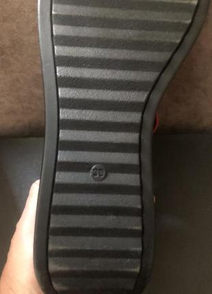 Жіночі босоніжки . турція.