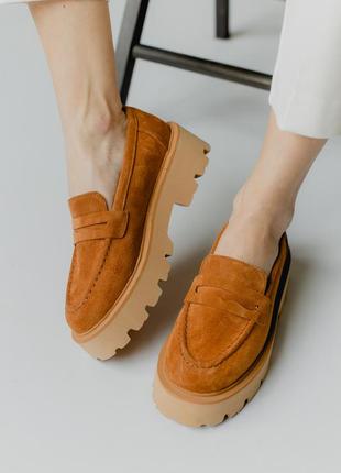 Стильные женские замшевые рыжие лоферы на толстой тракторной подошве из натуральной замши.