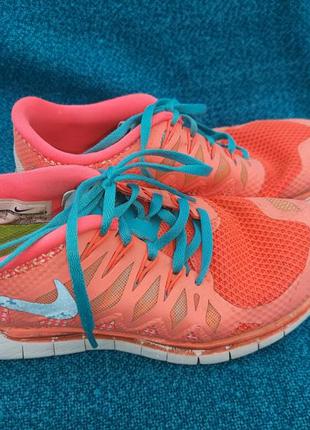 Жіночі кросівки