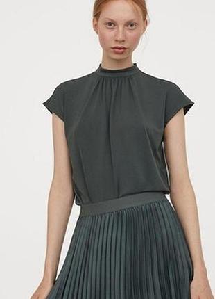 Смарагдовий топ простора блузка з коміром стійка блуза від h&m