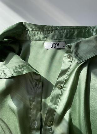 Нежно-зеленая сатиновая рубашка4 фото