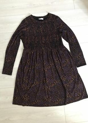 Практичное платье с милым цветочным принтом