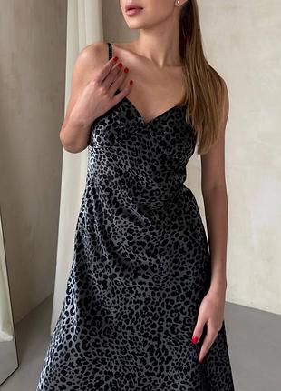 Женское шелковое длинное платье комбинация ночнушка на бретельках леопард шелк