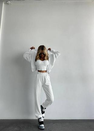 Костюми в кольорах