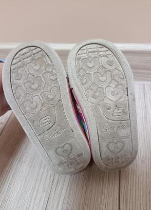 Детские кеды, светятся при битии