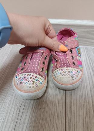 Детские кеды, светятся при битии