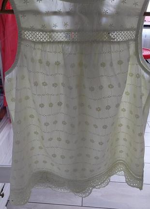 Мятная блузка с прошвой