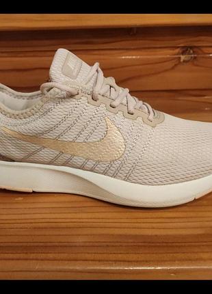 Кросівки nike.