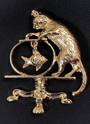 Брошка "кіт з акваріумом"