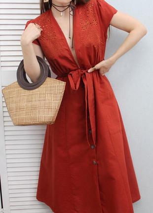 Сукня з вишивкою zara