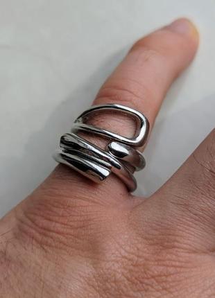 Серебряное кольцо капля