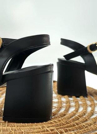 Босоніжки жіночі