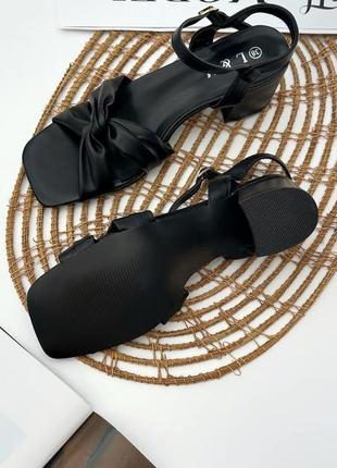 Босоніжки жіночі