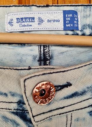 Джинсові шорти bershka з бісером, камінням і потертостями.2 фото