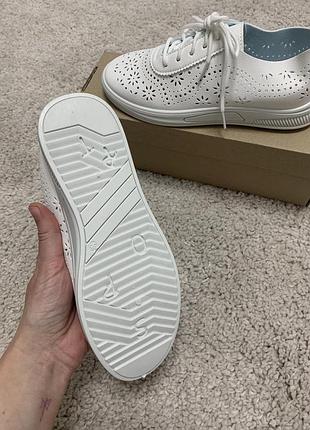 Женские летние модельные мокасины, кроссовки белые перфорация