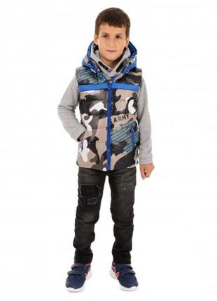 Теплая стильная жилетка для мальчика, съемный капюшон,  рост 98,104,110,116 kombi камуфляж