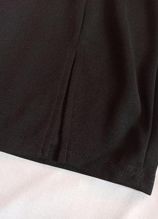 Чёрная юбка мини с завязками на талии и разрезом4 фото
