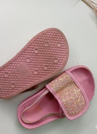 Босоніжки, тапочки