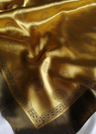 Невероятный платок в стиле versace