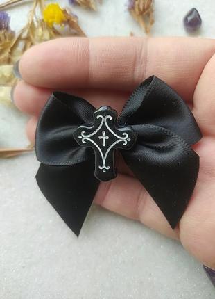 Готическая заколка бант крест
