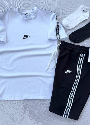 Чоловічий літній костюм в стилі nike найк футболка біла шорти чорні бавовна з лампасами