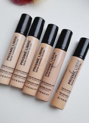 Тональний флюїд givenchy prisme libre skin-caring glow