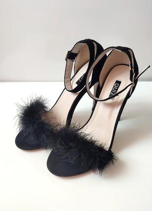 Стильні босоніжки quiz