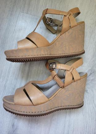 Clarks босоніжки